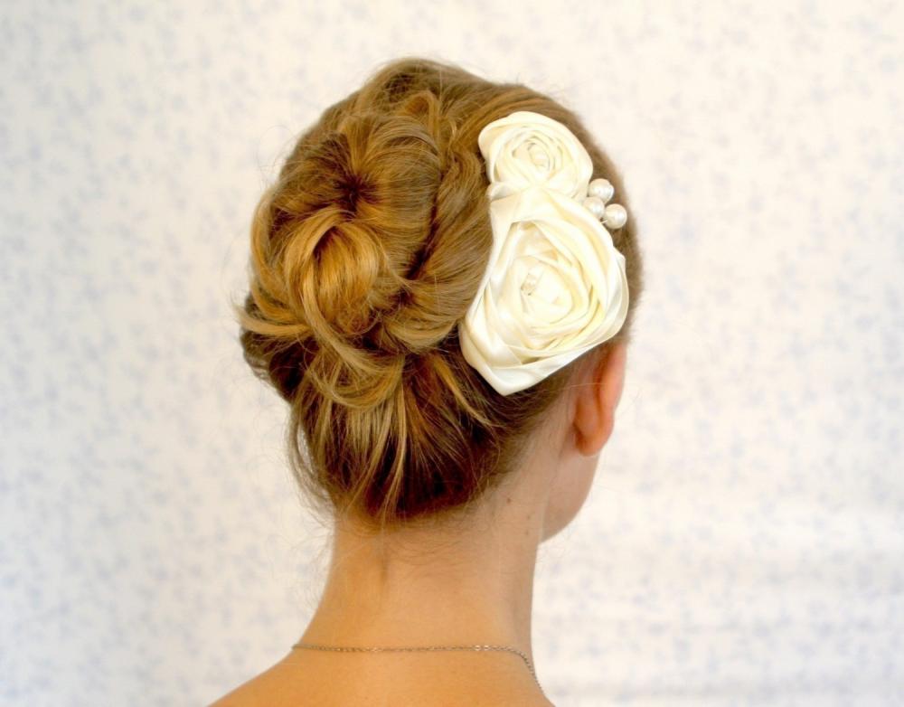 Bogo - Bridal Hair Piece -romantic Day Ivory Bridal Headpiece With Flowers And Pearls